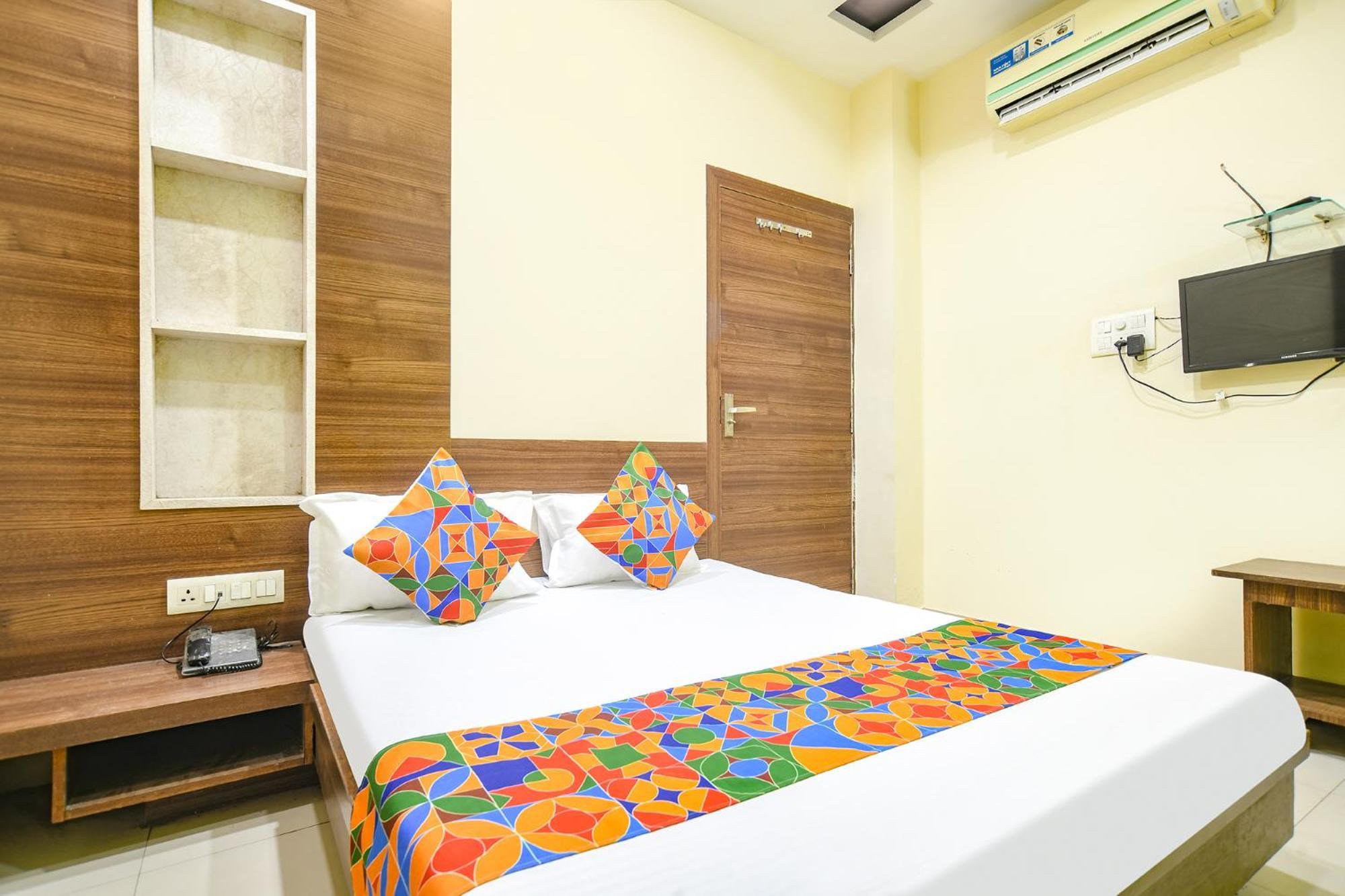 Hotel Fabexpress Blue Star Ujjain Esterno foto