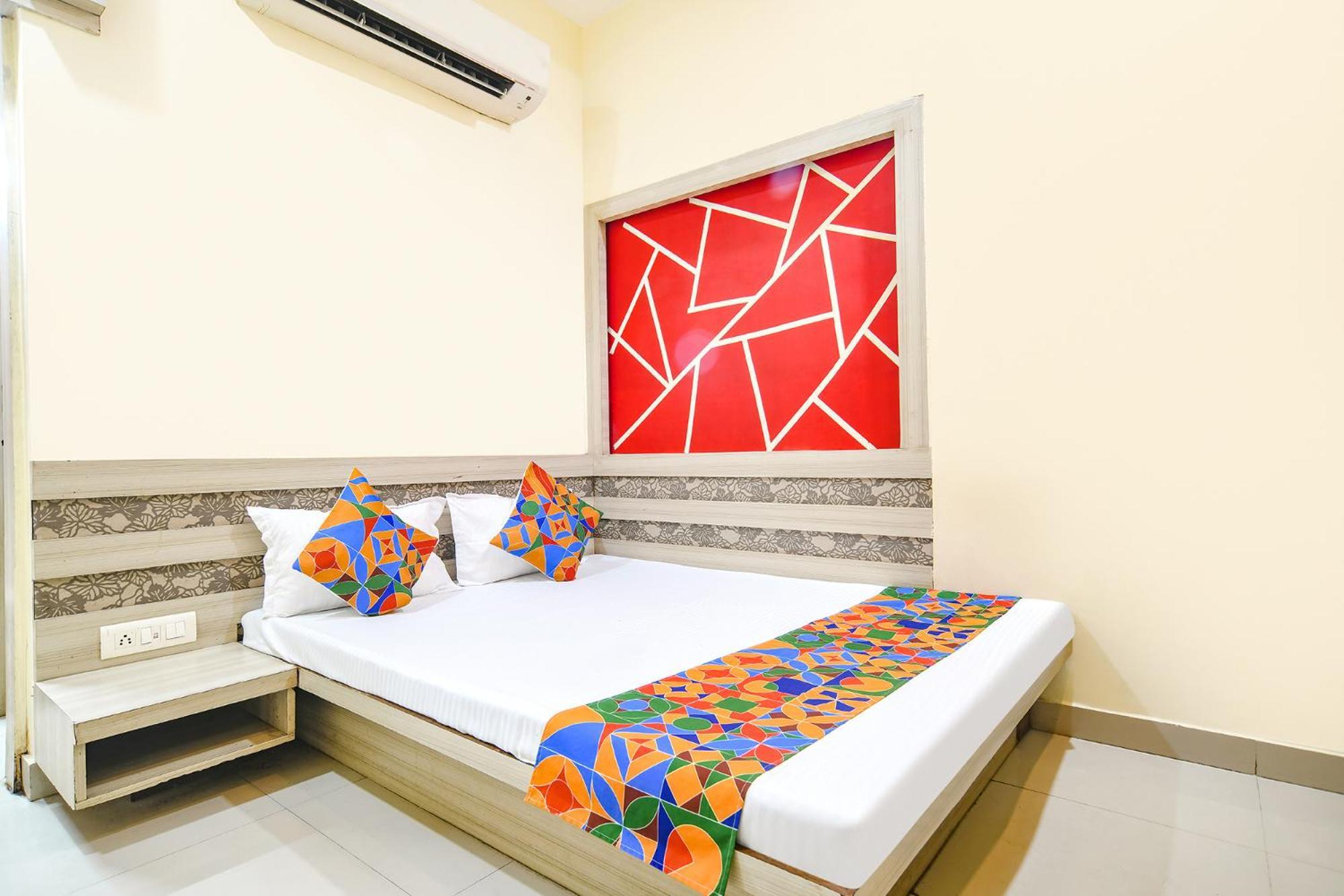 Hotel Fabexpress Blue Star Ujjain Esterno foto