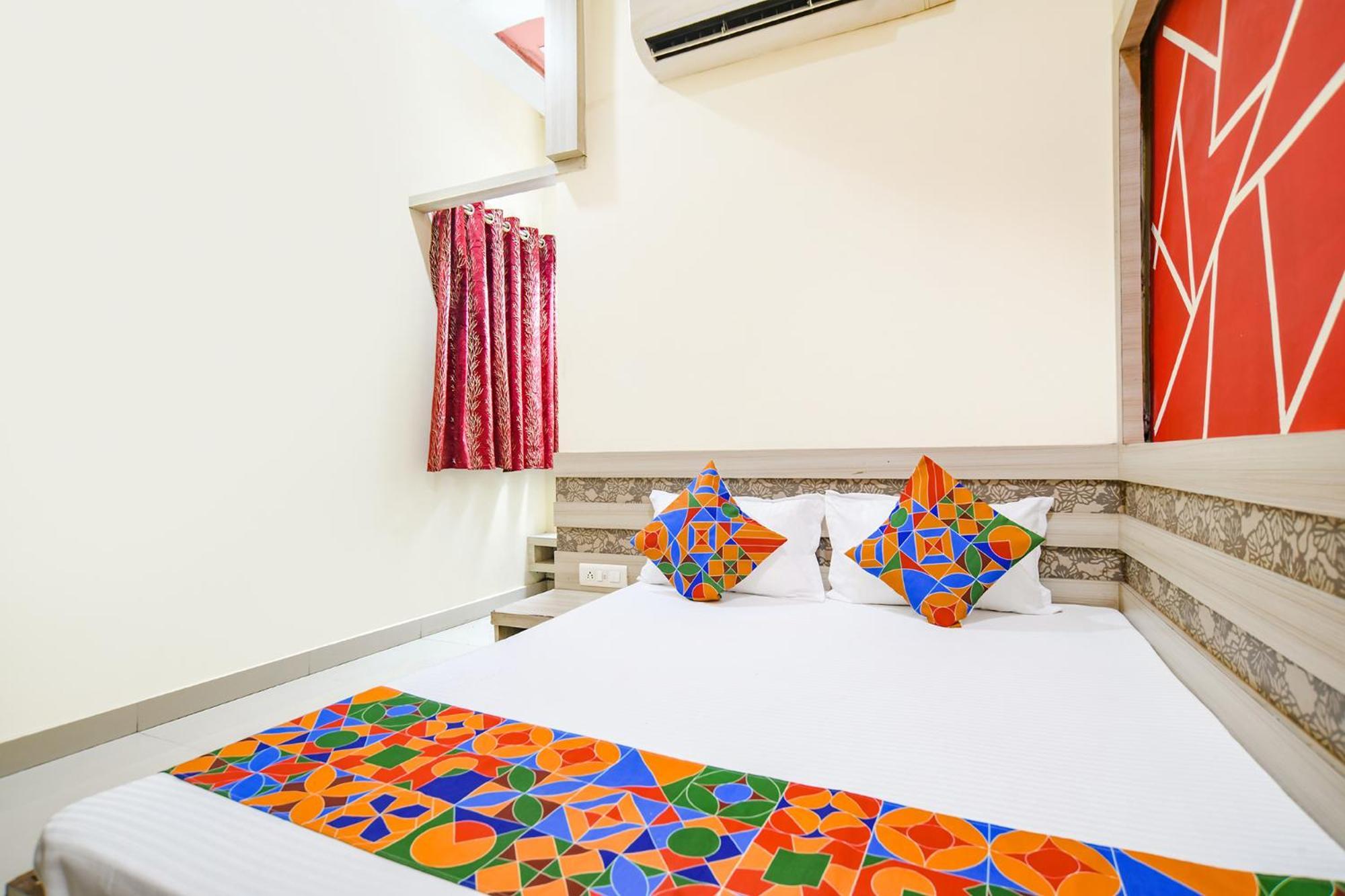 Hotel Fabexpress Blue Star Ujjain Esterno foto