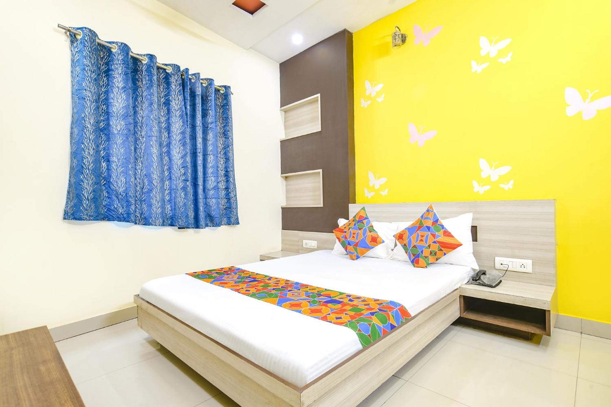 Hotel Fabexpress Blue Star Ujjain Esterno foto