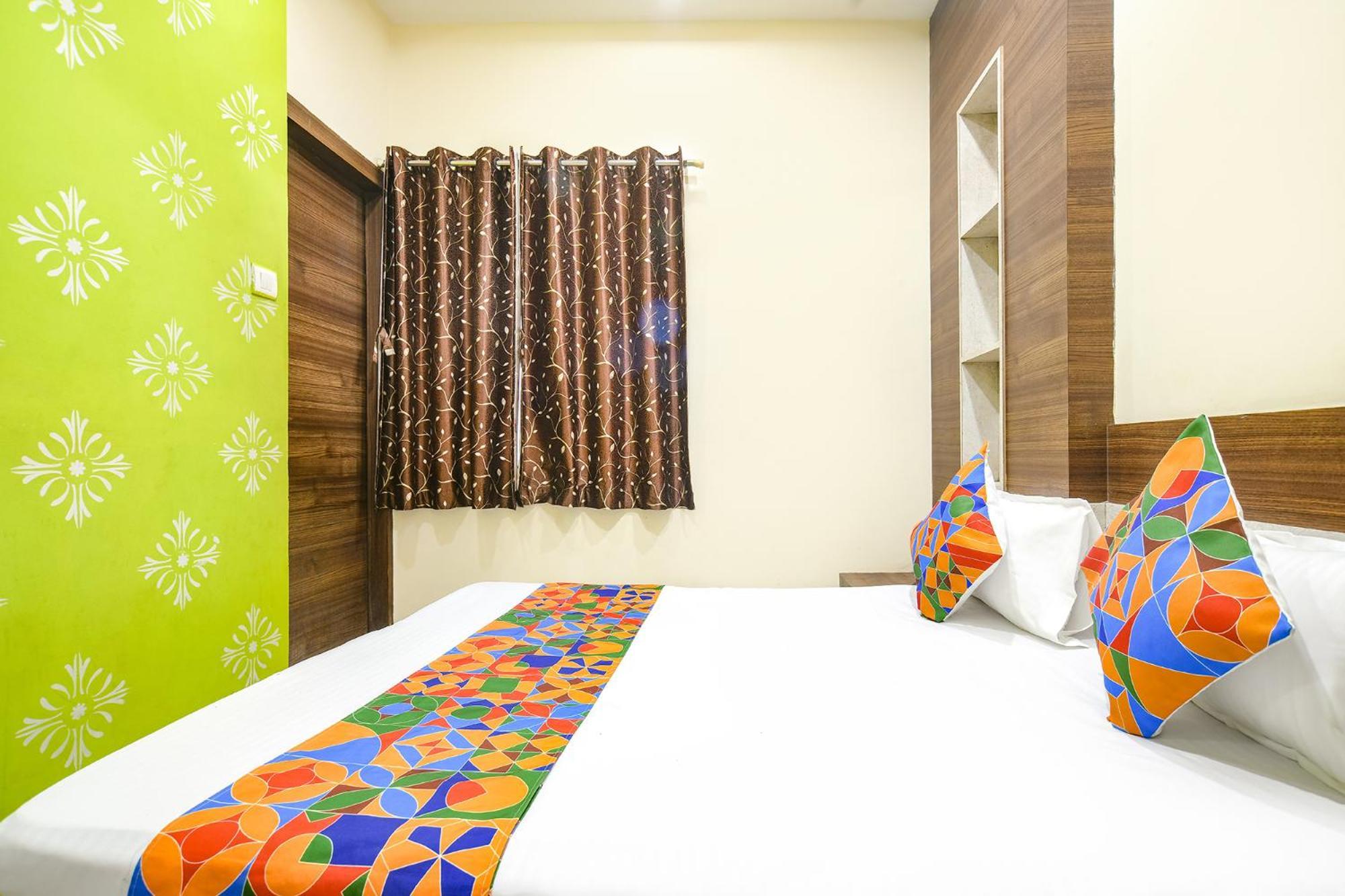 Hotel Fabexpress Blue Star Ujjain Esterno foto