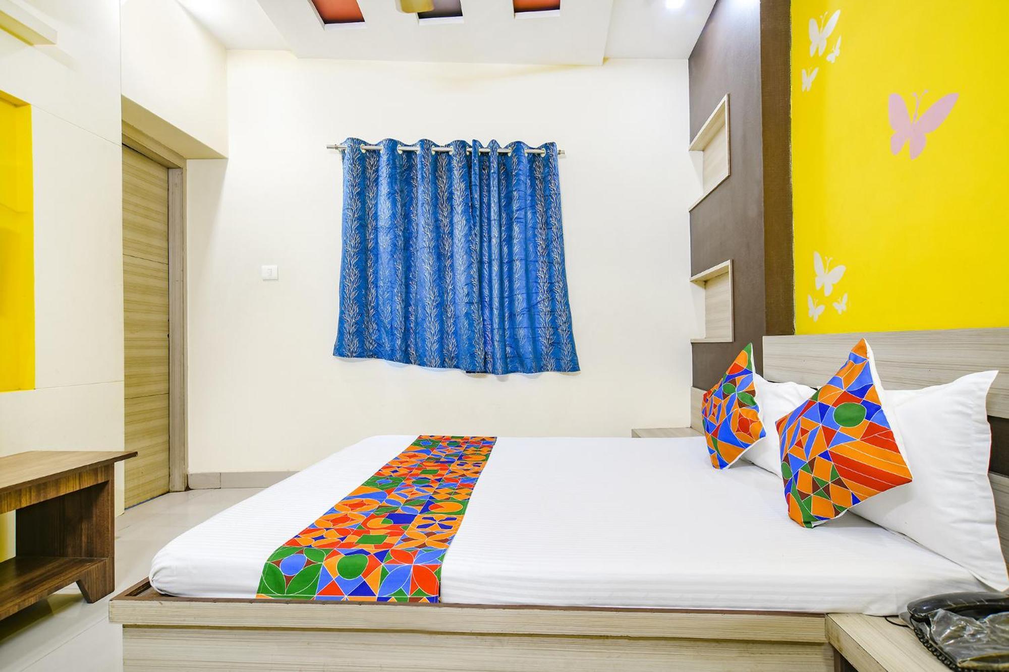 Hotel Fabexpress Blue Star Ujjain Esterno foto