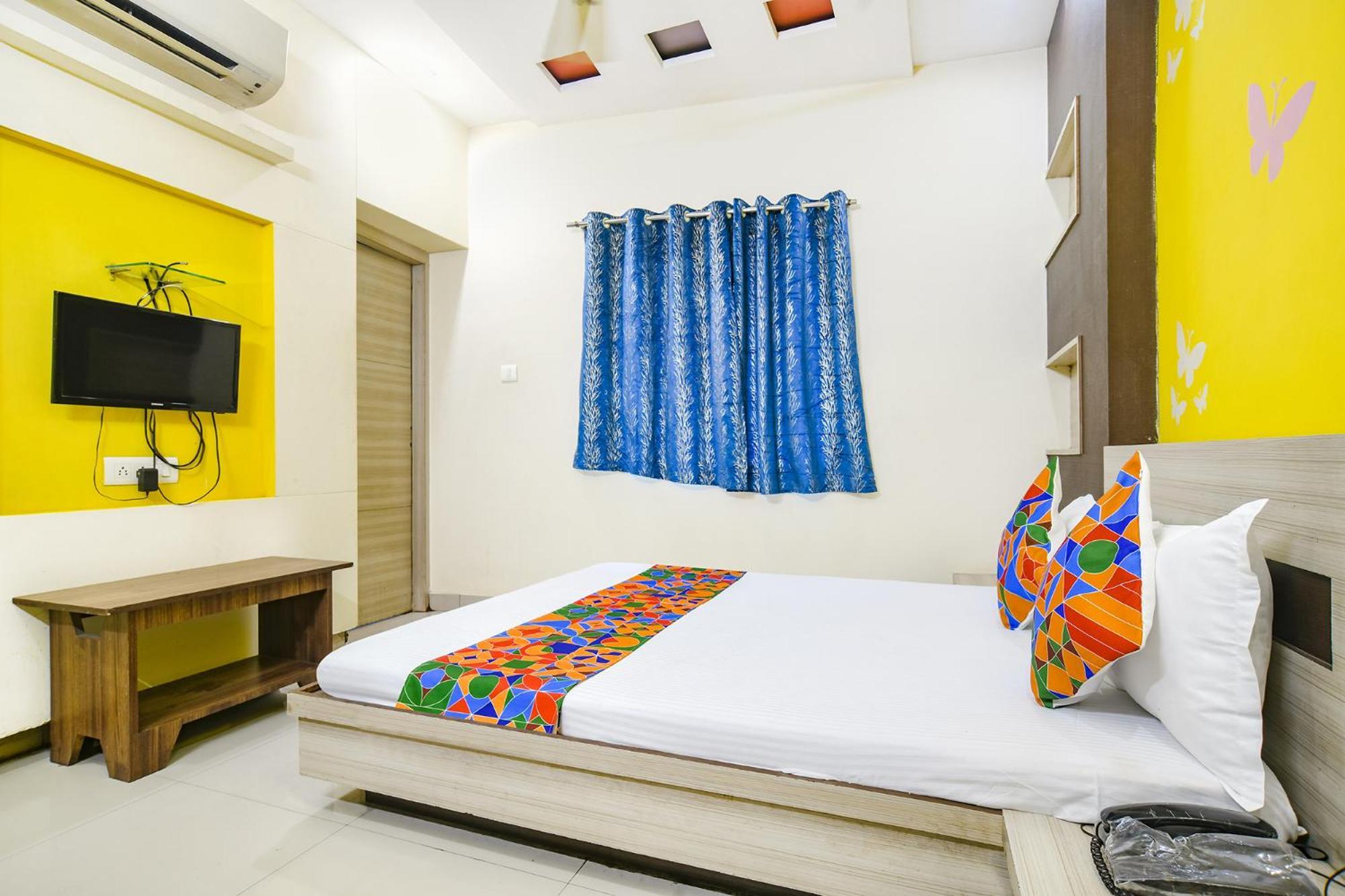 Hotel Fabexpress Blue Star Ujjain Esterno foto